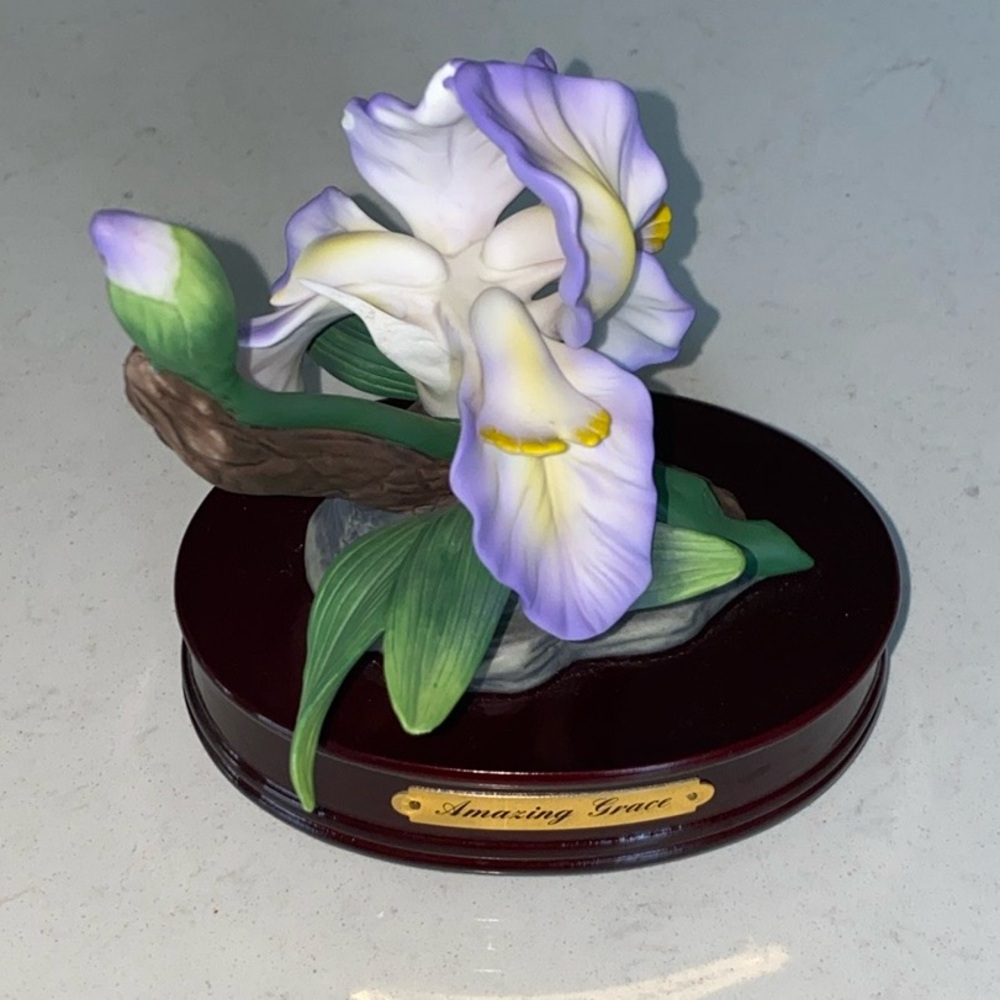 The San Francisco Music Box Company FLOWER‎ Figurine Wood Stand Works